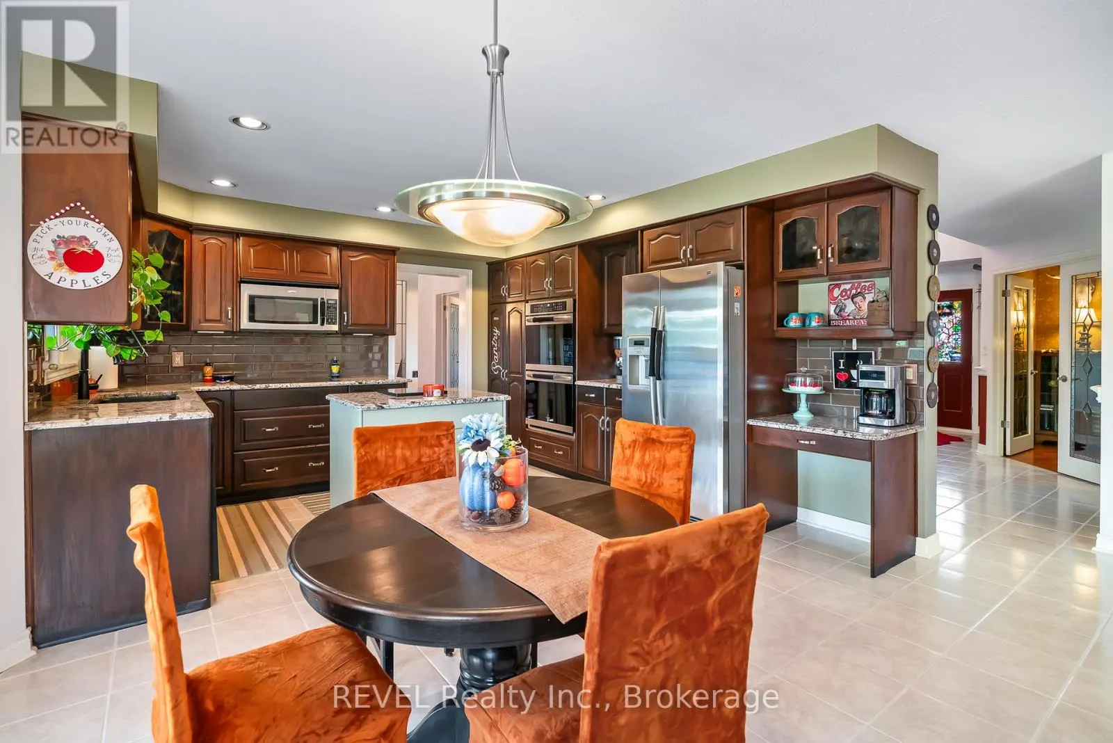 23 GREEN MEADOW CRESCENT