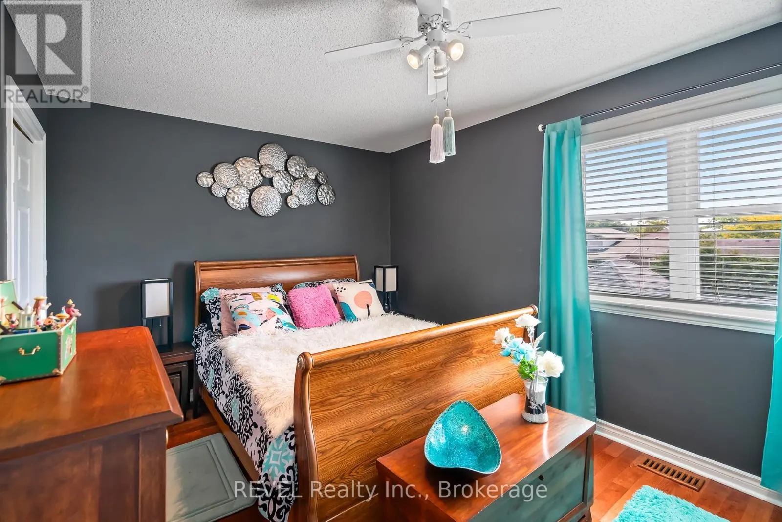 23 GREEN MEADOW CRESCENT
