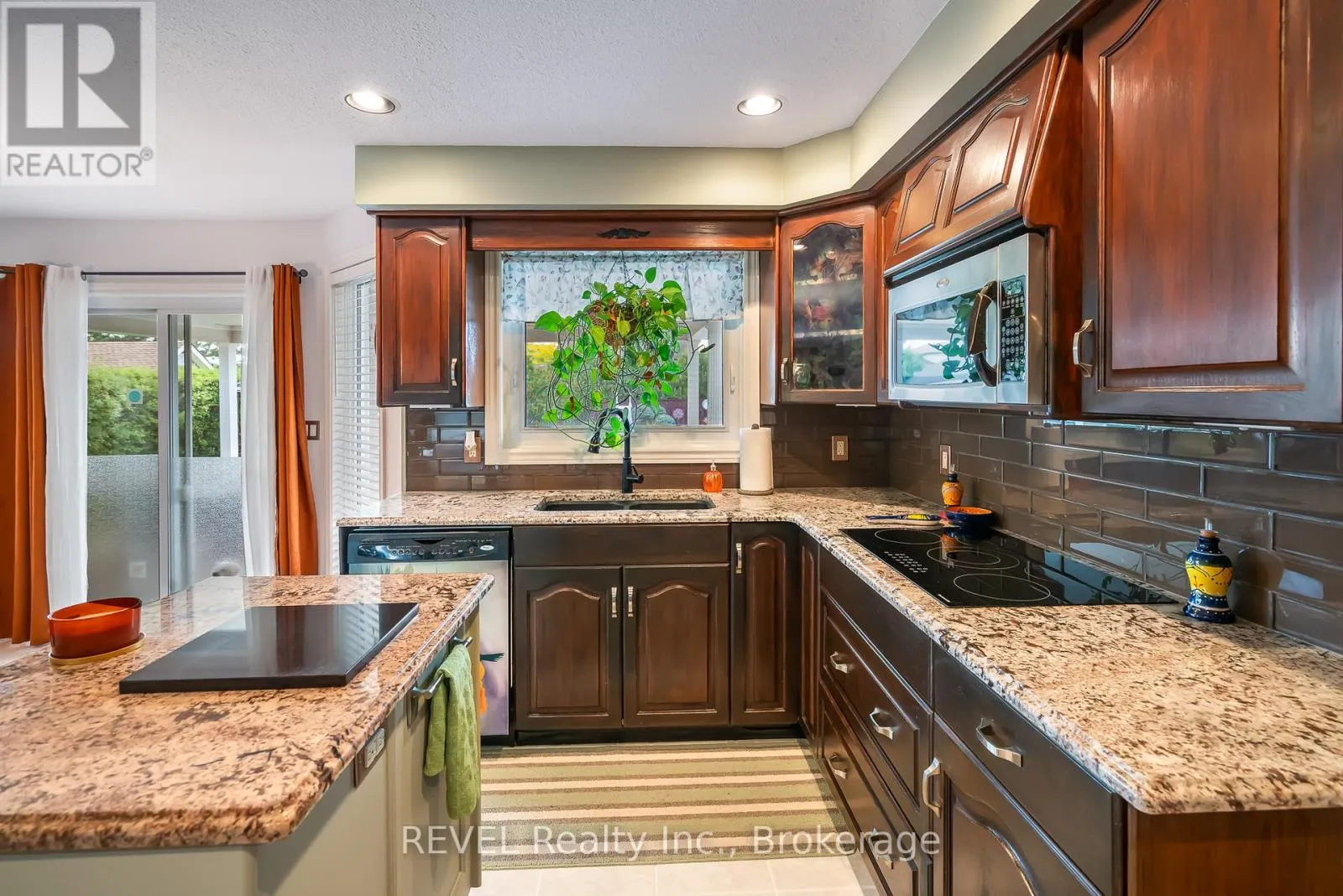 23 GREEN MEADOW CRESCENT