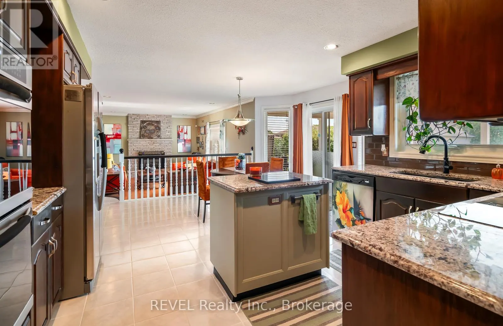 23 GREEN MEADOW CRESCENT