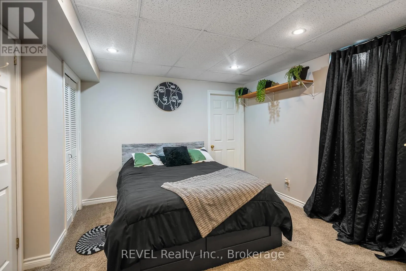 23 GREEN MEADOW CRESCENT