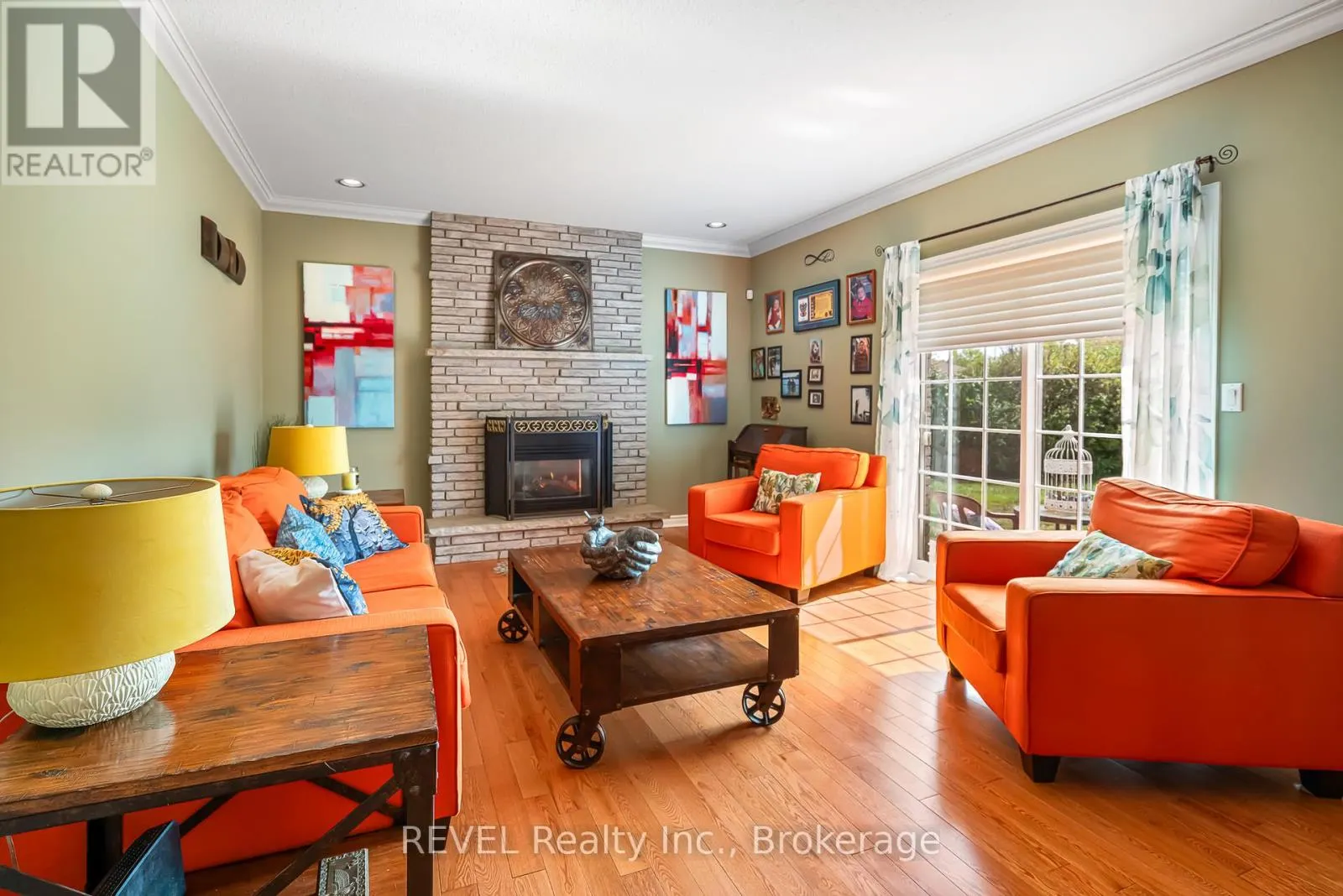 23 GREEN MEADOW CRESCENT