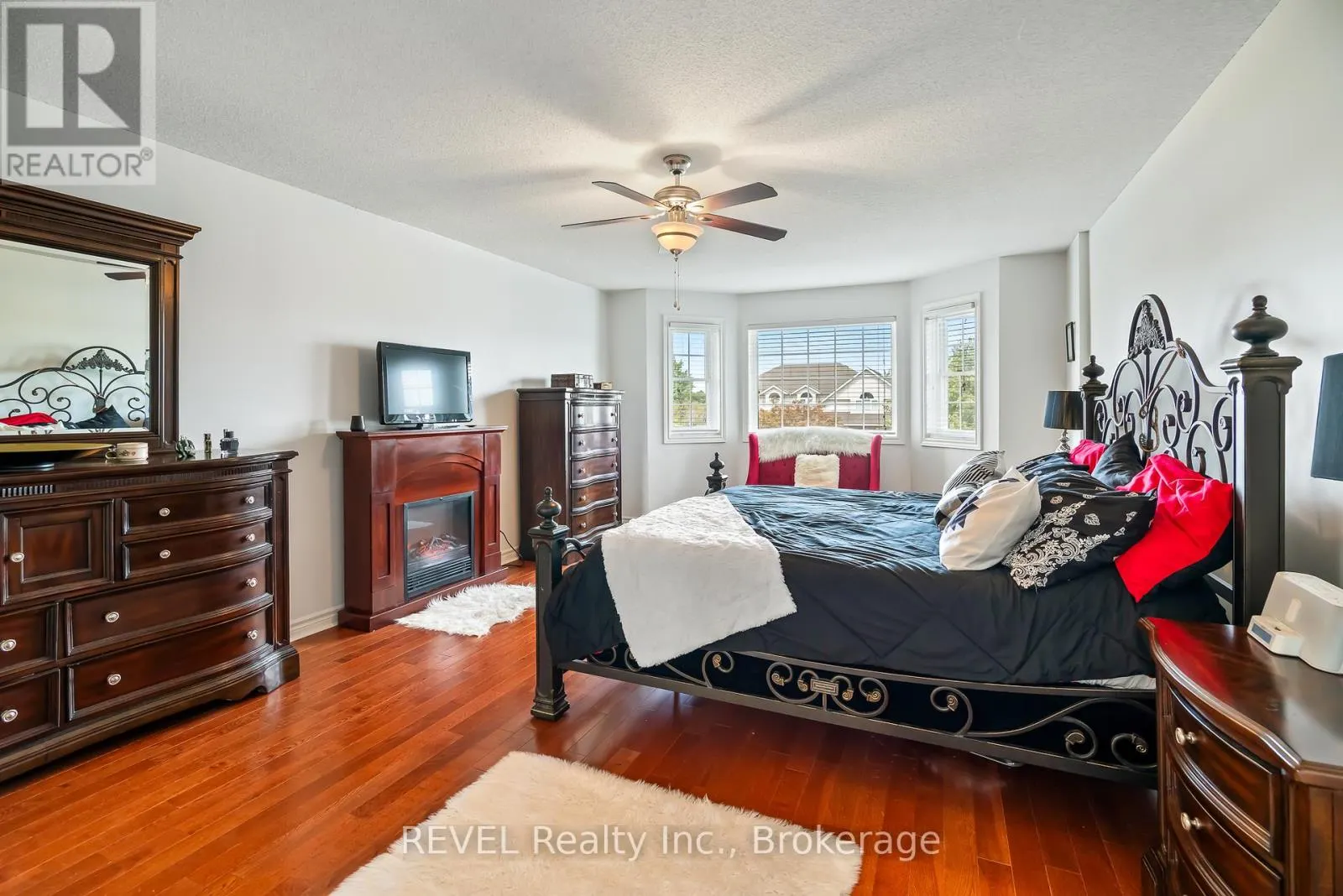 23 GREEN MEADOW CRESCENT