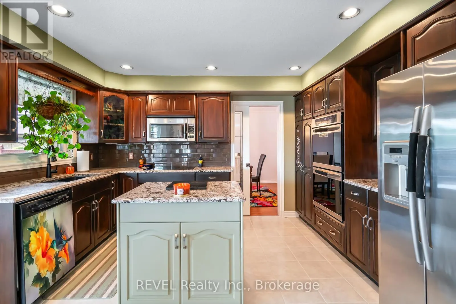 23 GREEN MEADOW CRESCENT