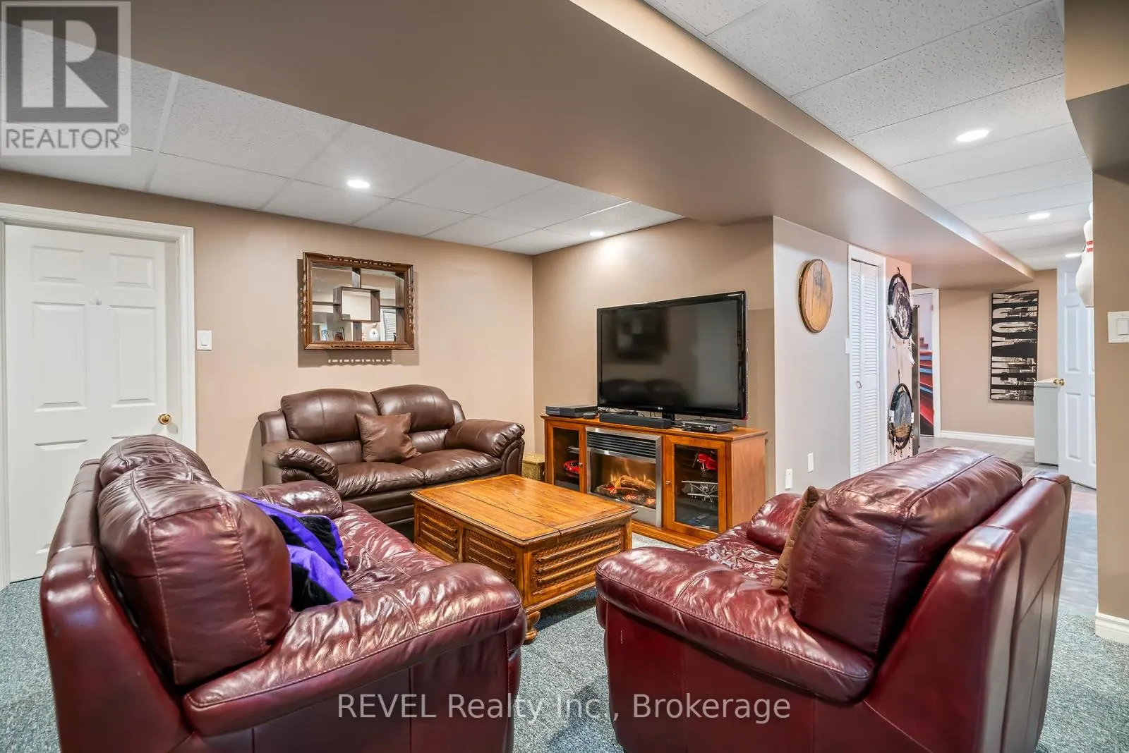 23 GREEN MEADOW CRESCENT