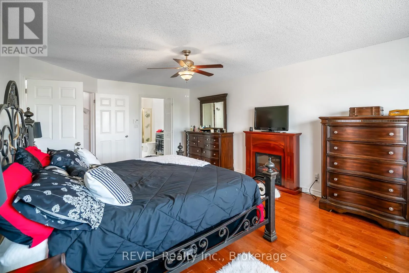 23 GREEN MEADOW CRESCENT