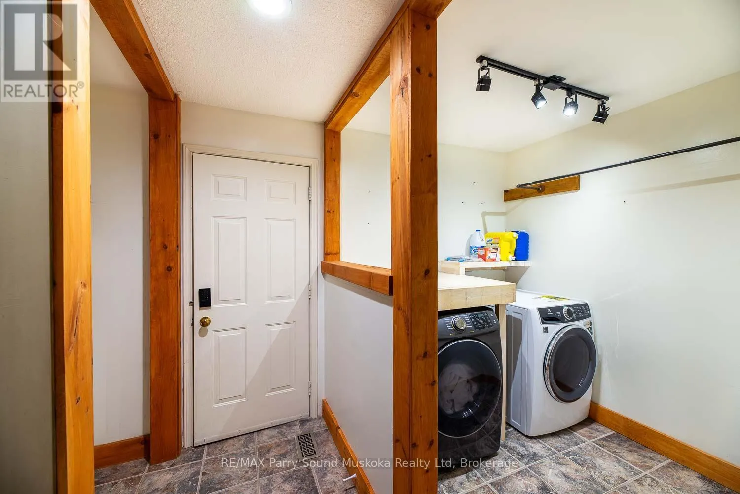 1075 SAWMILL LANE