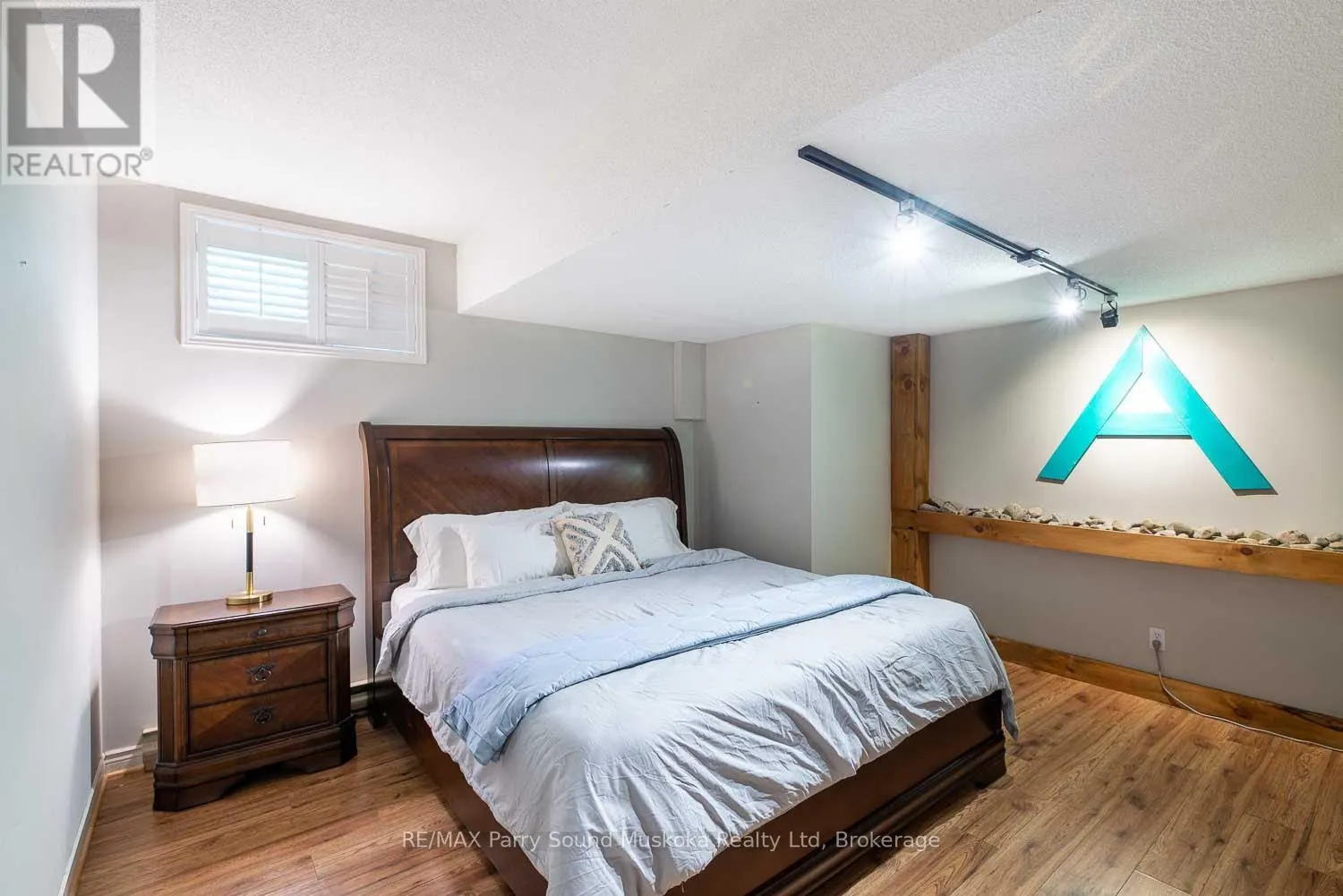 1075 SAWMILL LANE