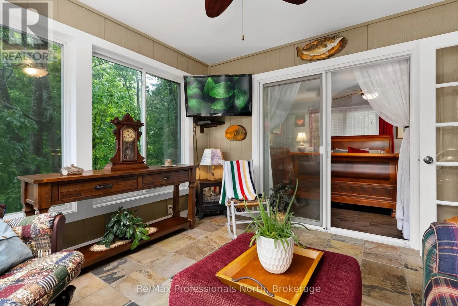 1005 LAIDLAW AVENUE