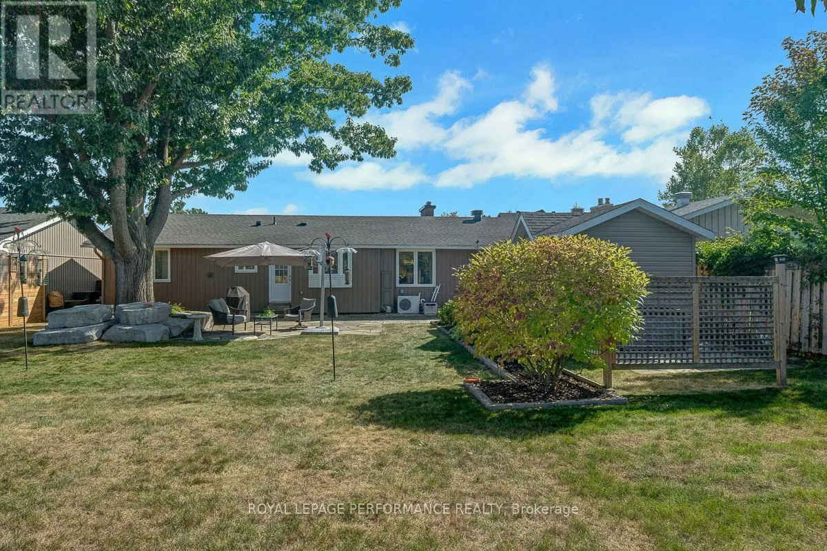 3 PARKLAND CRESCENT