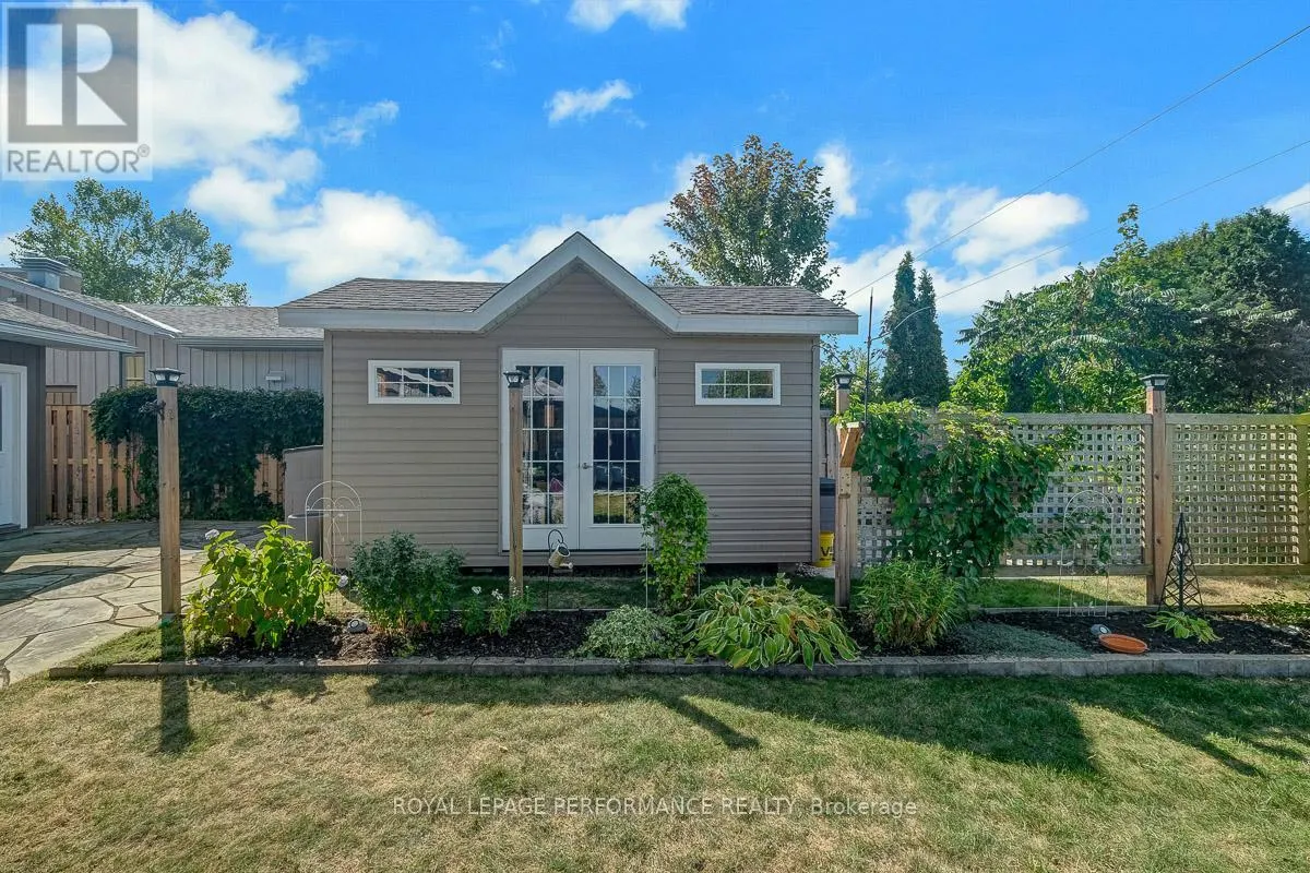 3 PARKLAND CRESCENT