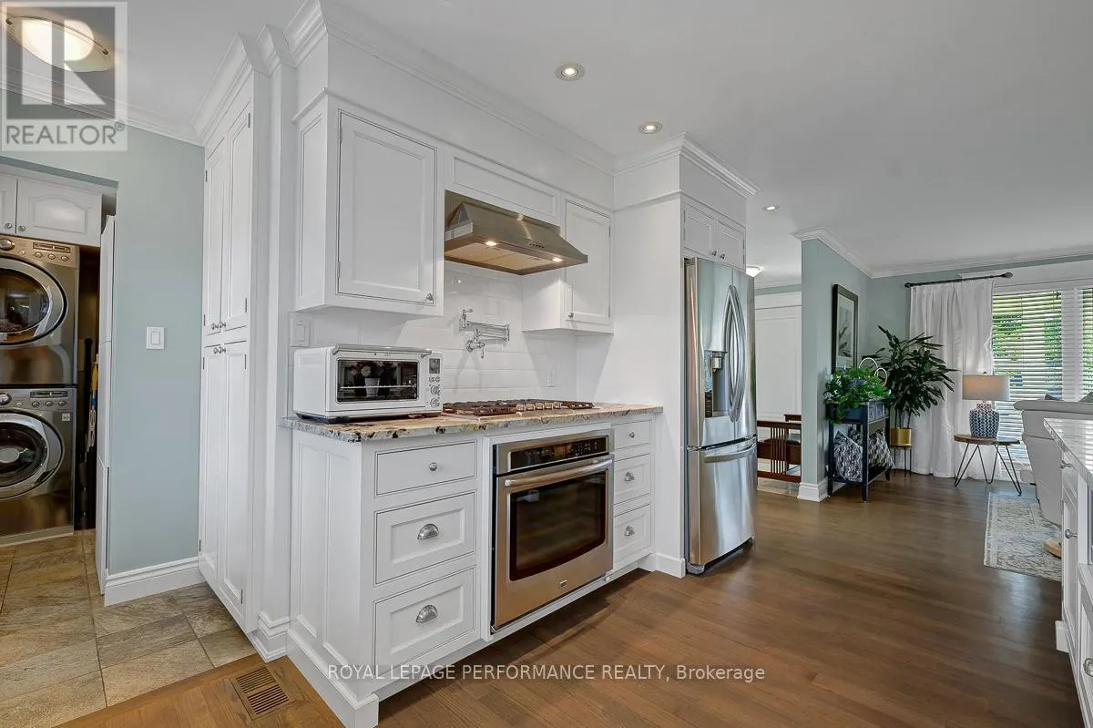 3 PARKLAND CRESCENT