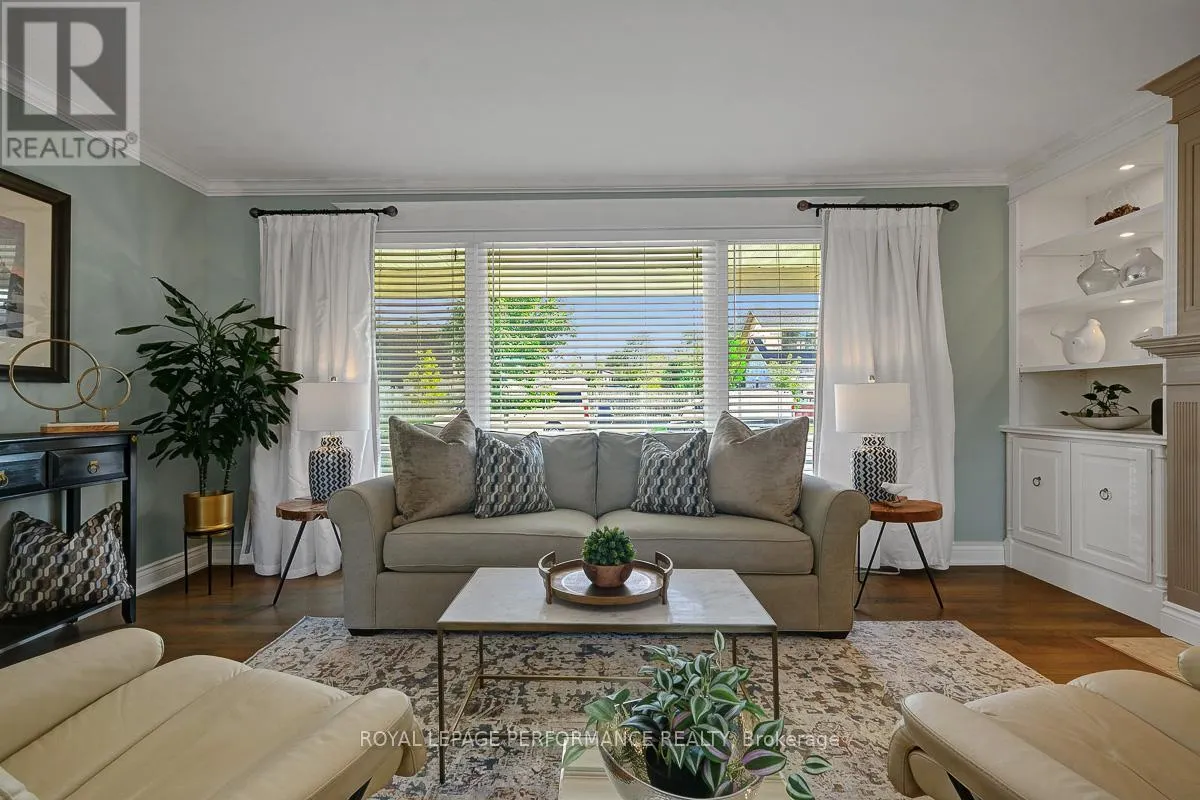 3 PARKLAND CRESCENT