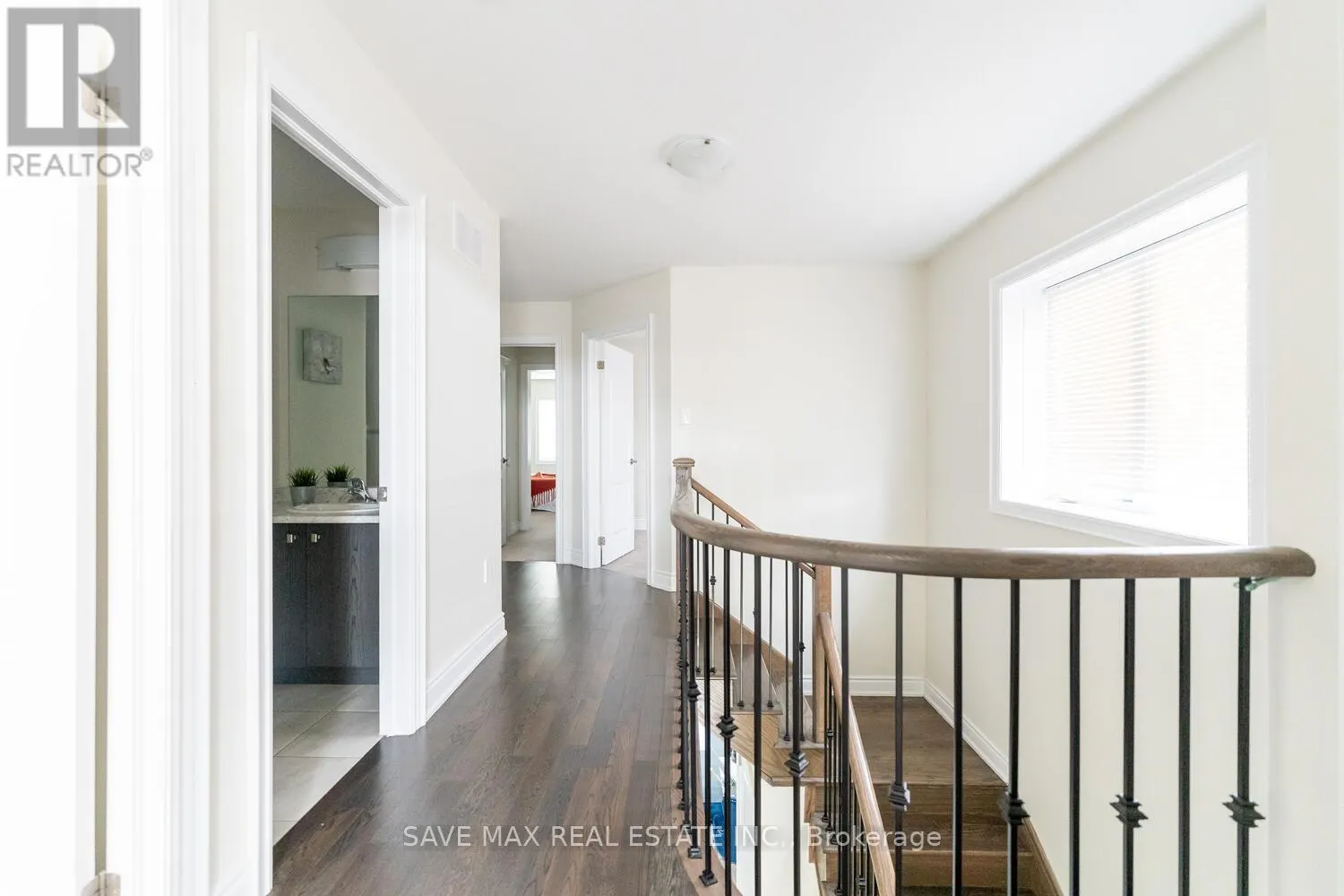 6 AMOS AVENUE