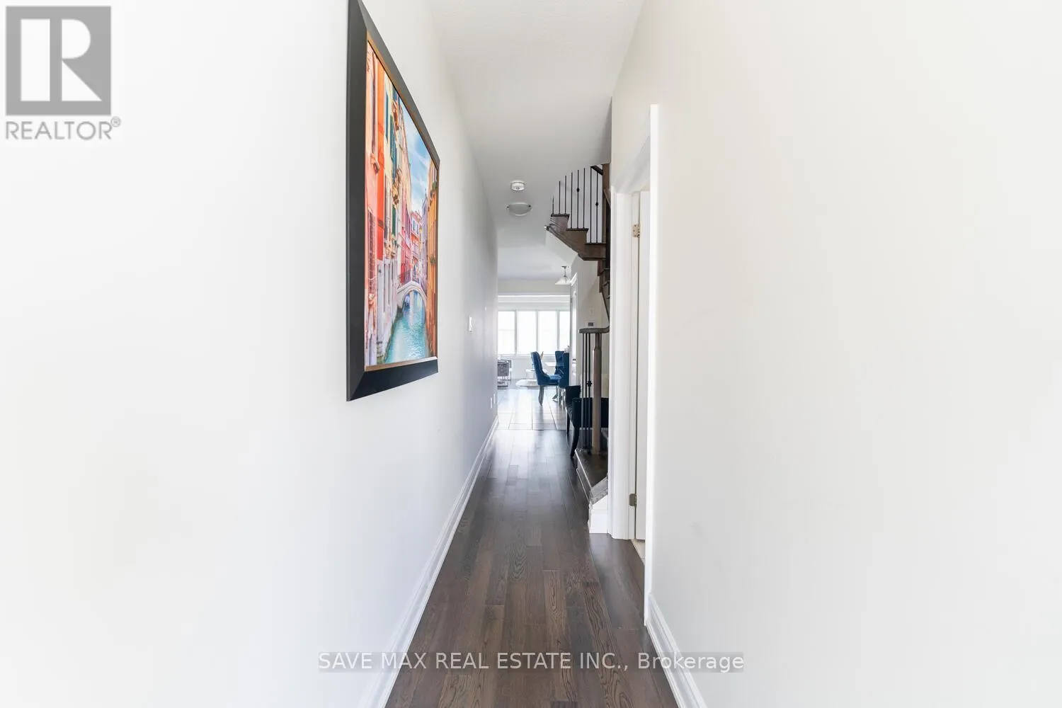 6 AMOS AVENUE