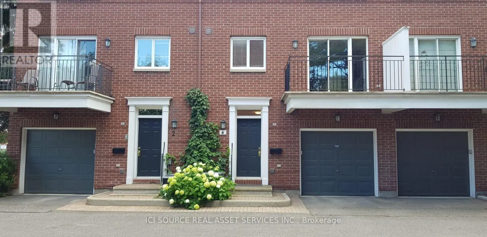 4 THORBURN AVENUE