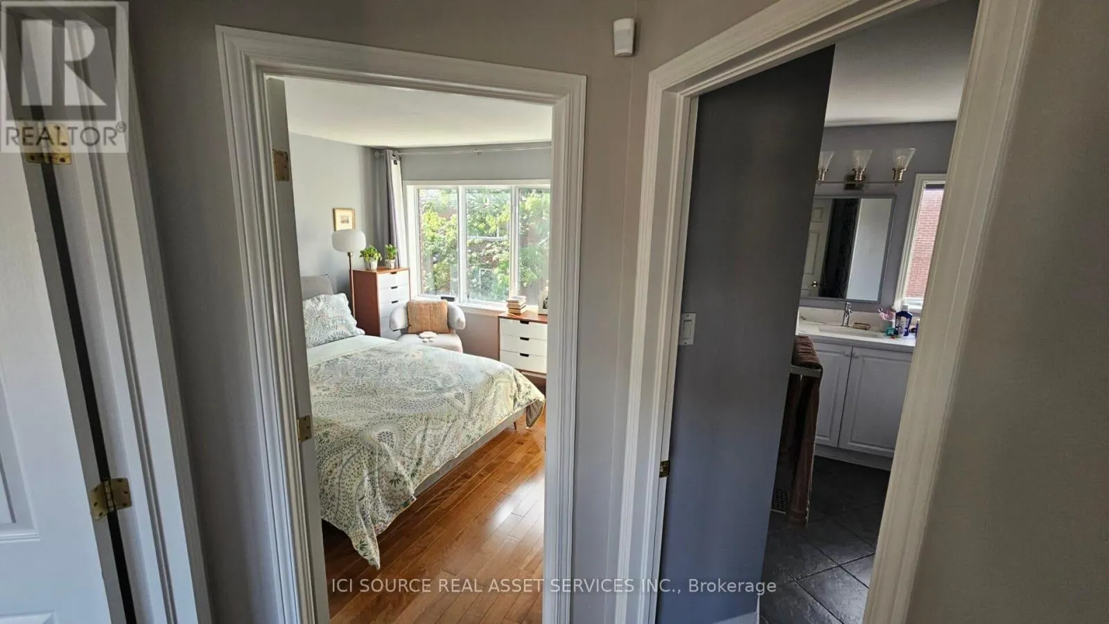 4 THORBURN AVENUE