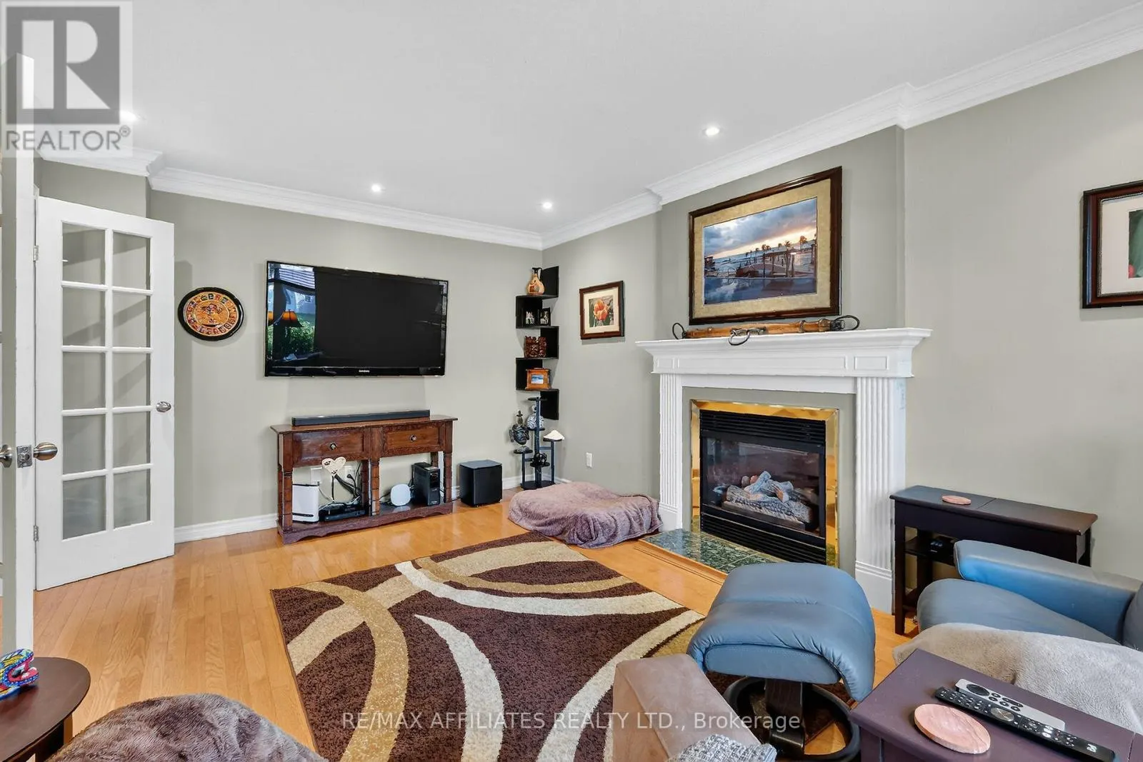 560 FALWYN CRESCENT