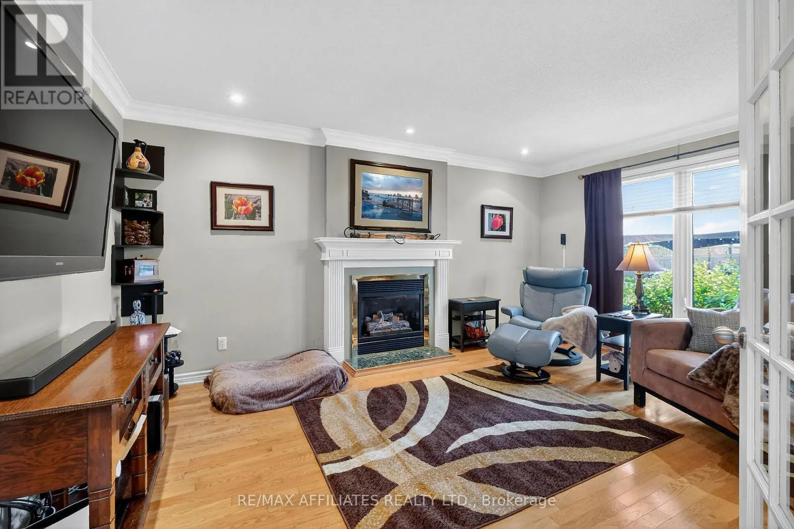 560 FALWYN CRESCENT