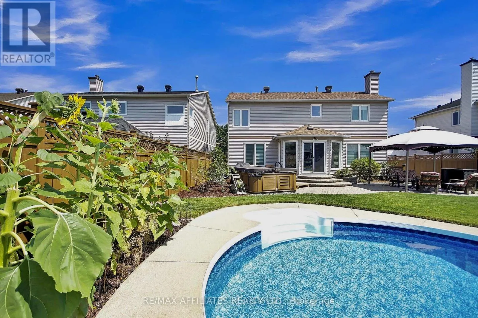 560 FALWYN CRESCENT
