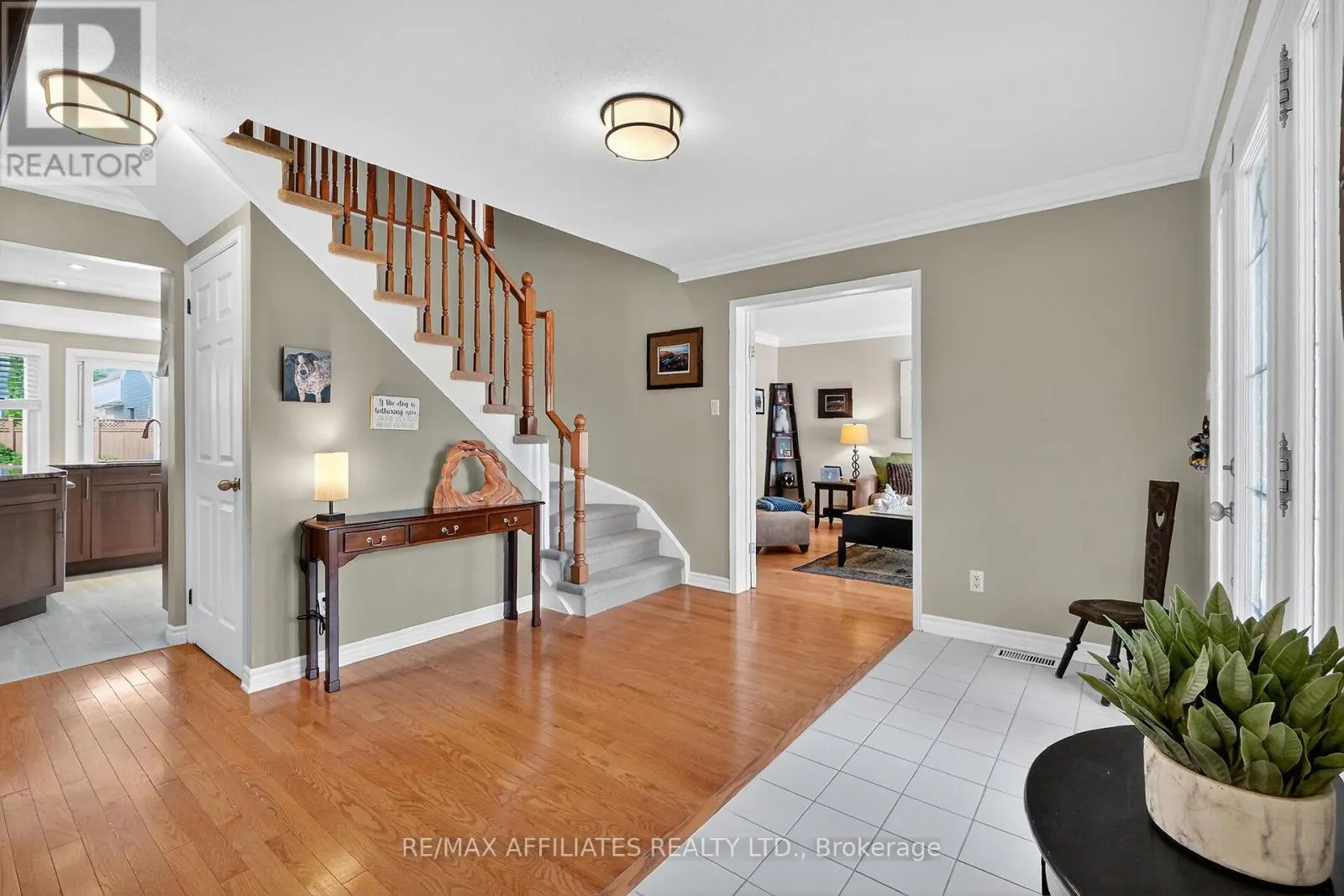 560 FALWYN CRESCENT