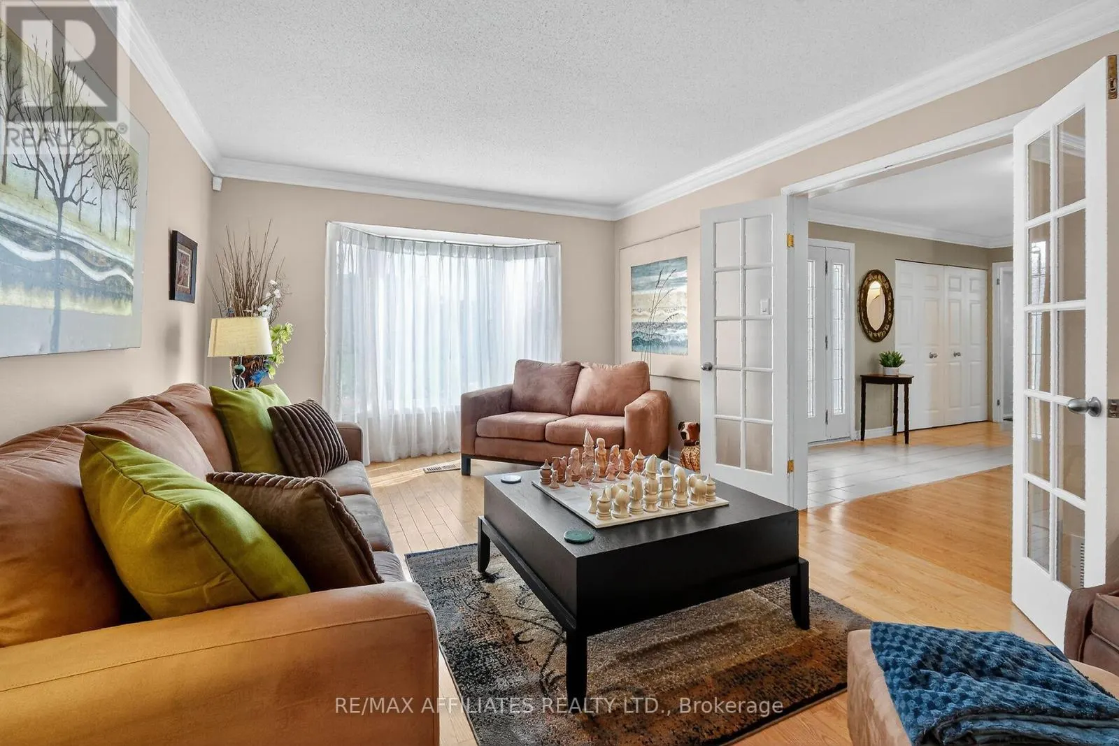 560 FALWYN CRESCENT