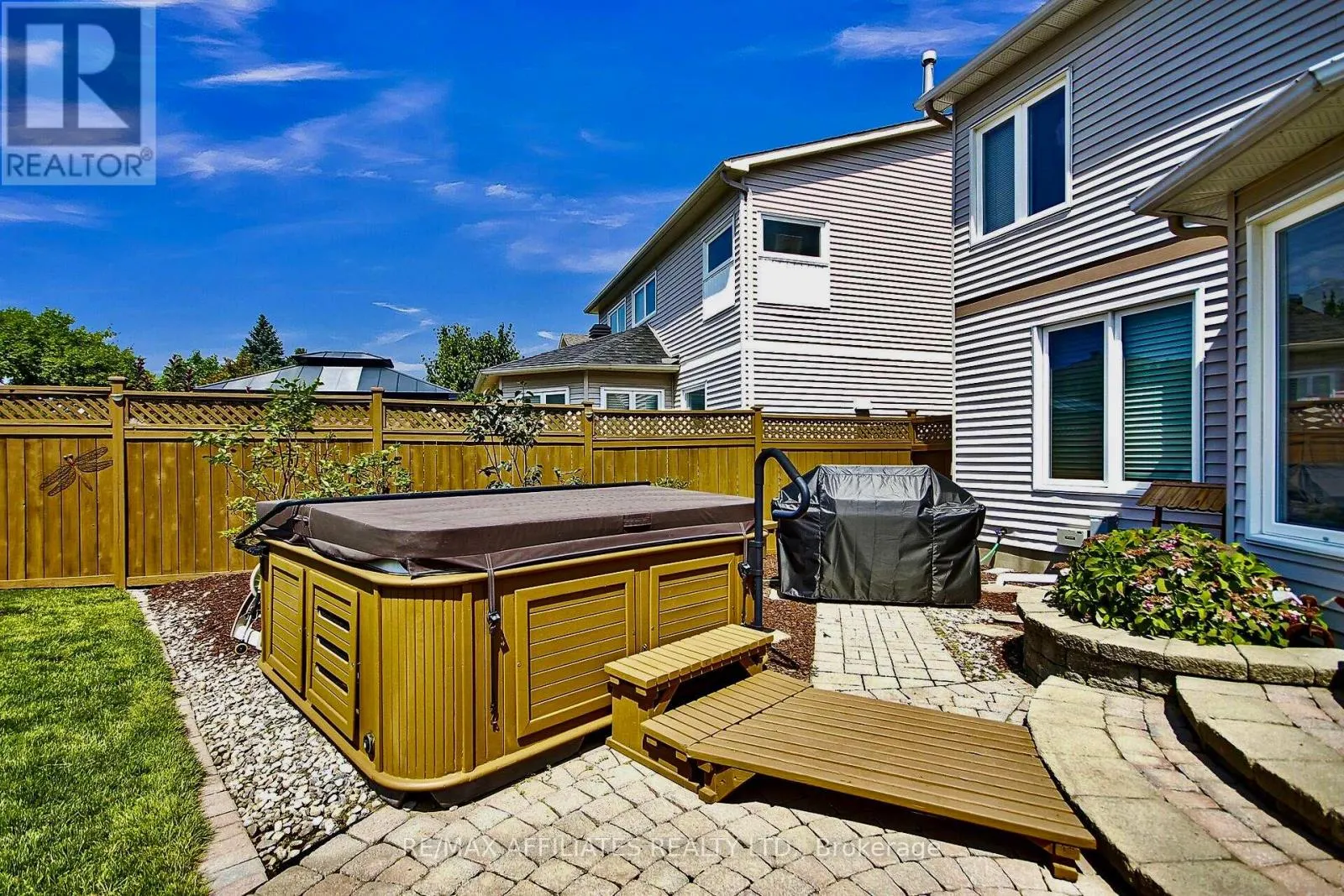 560 FALWYN CRESCENT
