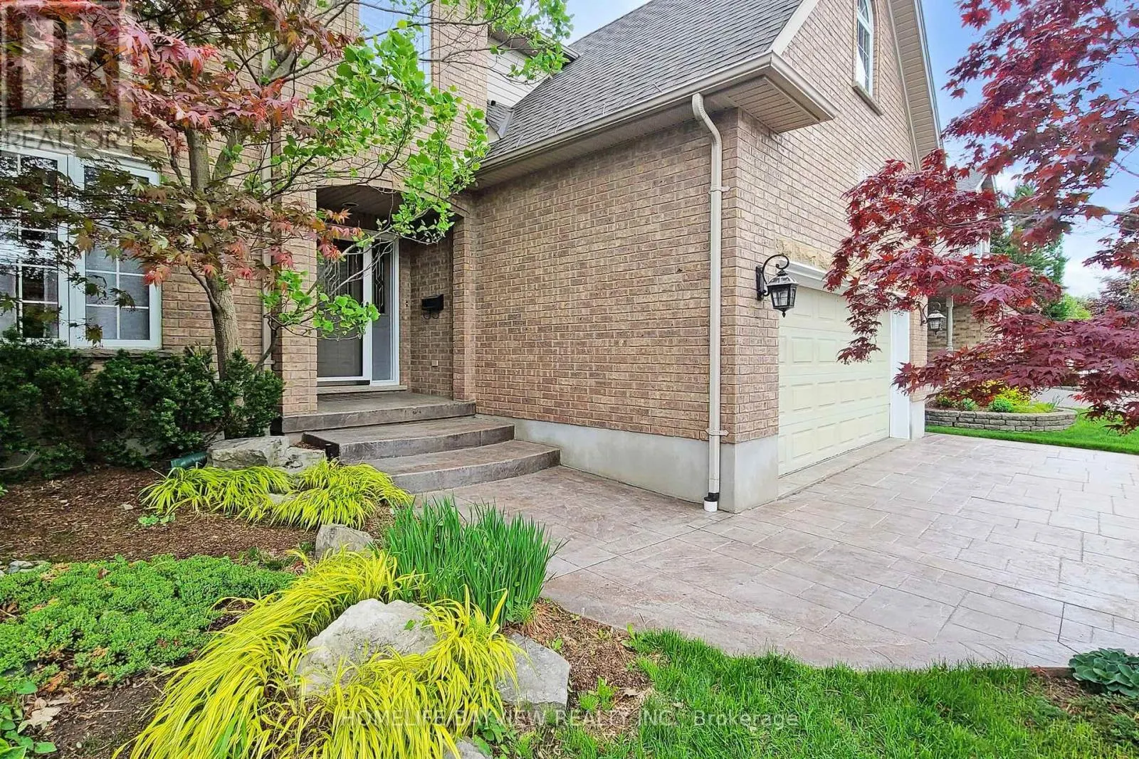 574 SANDBANKS CRESCENT