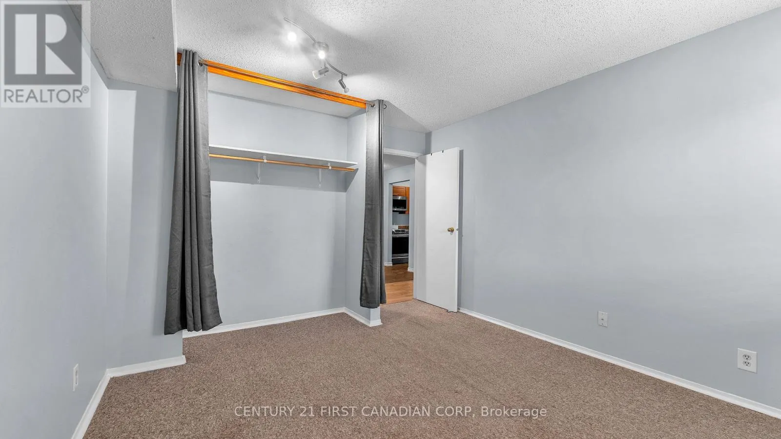 203 - 739 DEVERON CRESCENT, #203