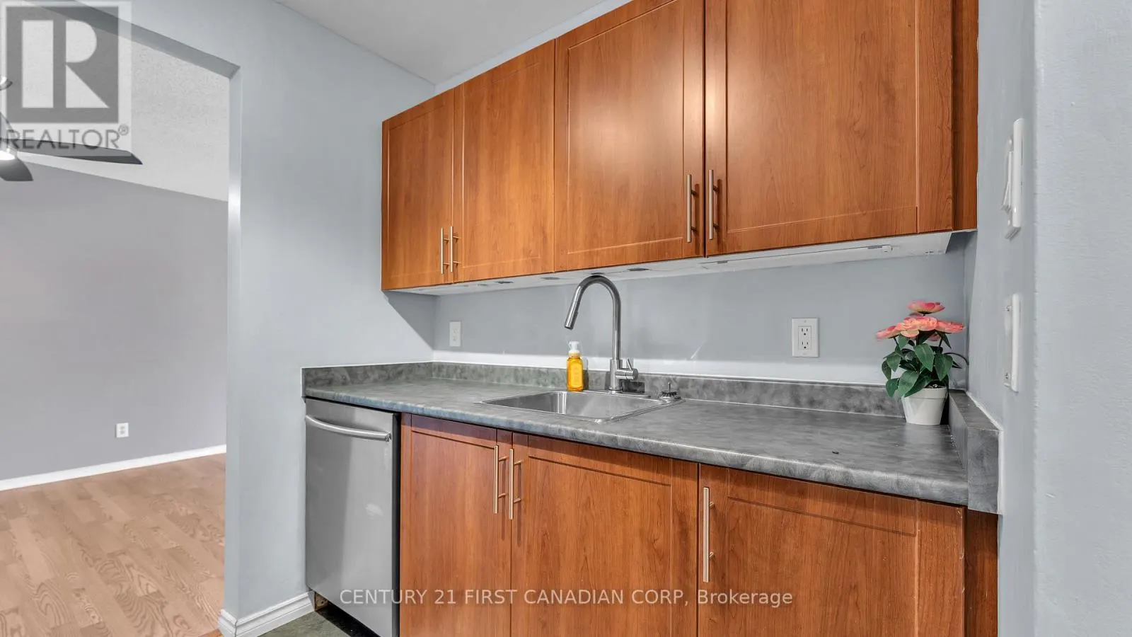 203 - 739 DEVERON CRESCENT, #203