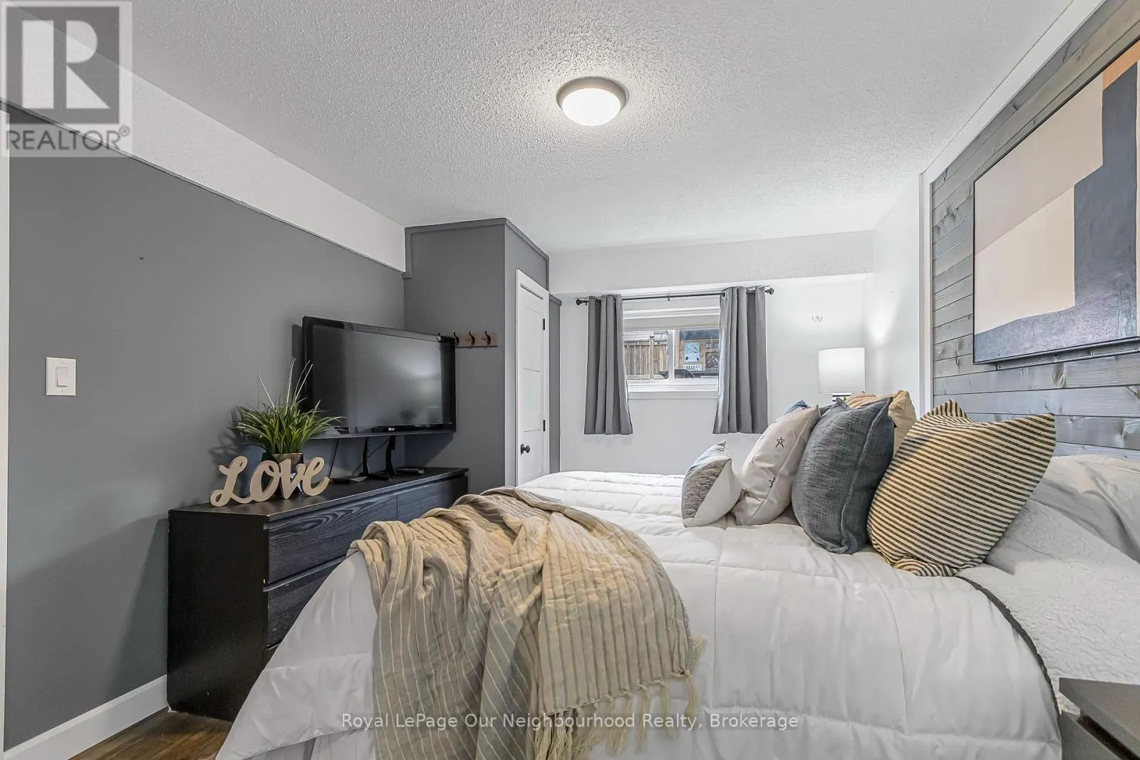 2 WOODFERN ROAD