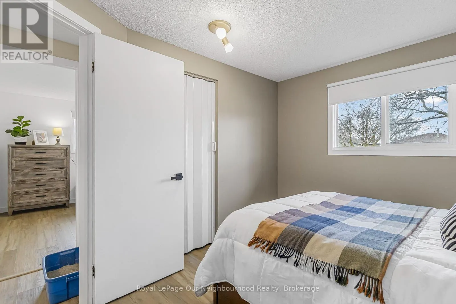 2 WOODFERN ROAD