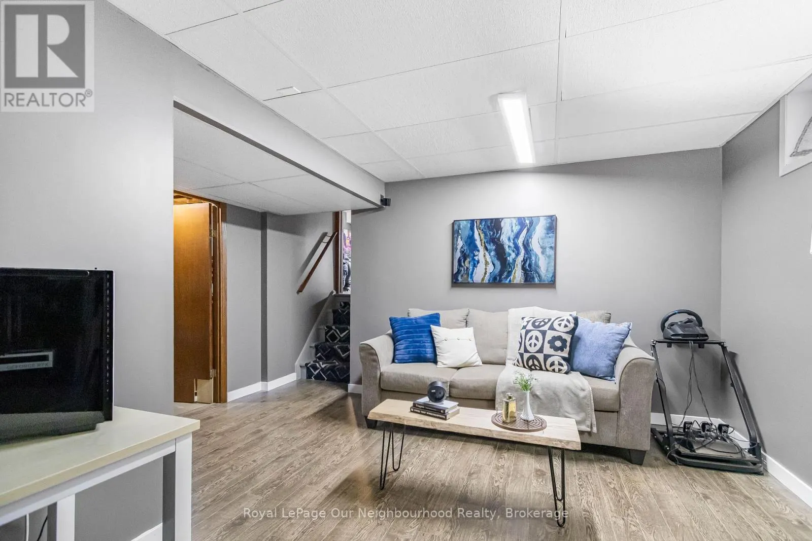 2 WOODFERN ROAD