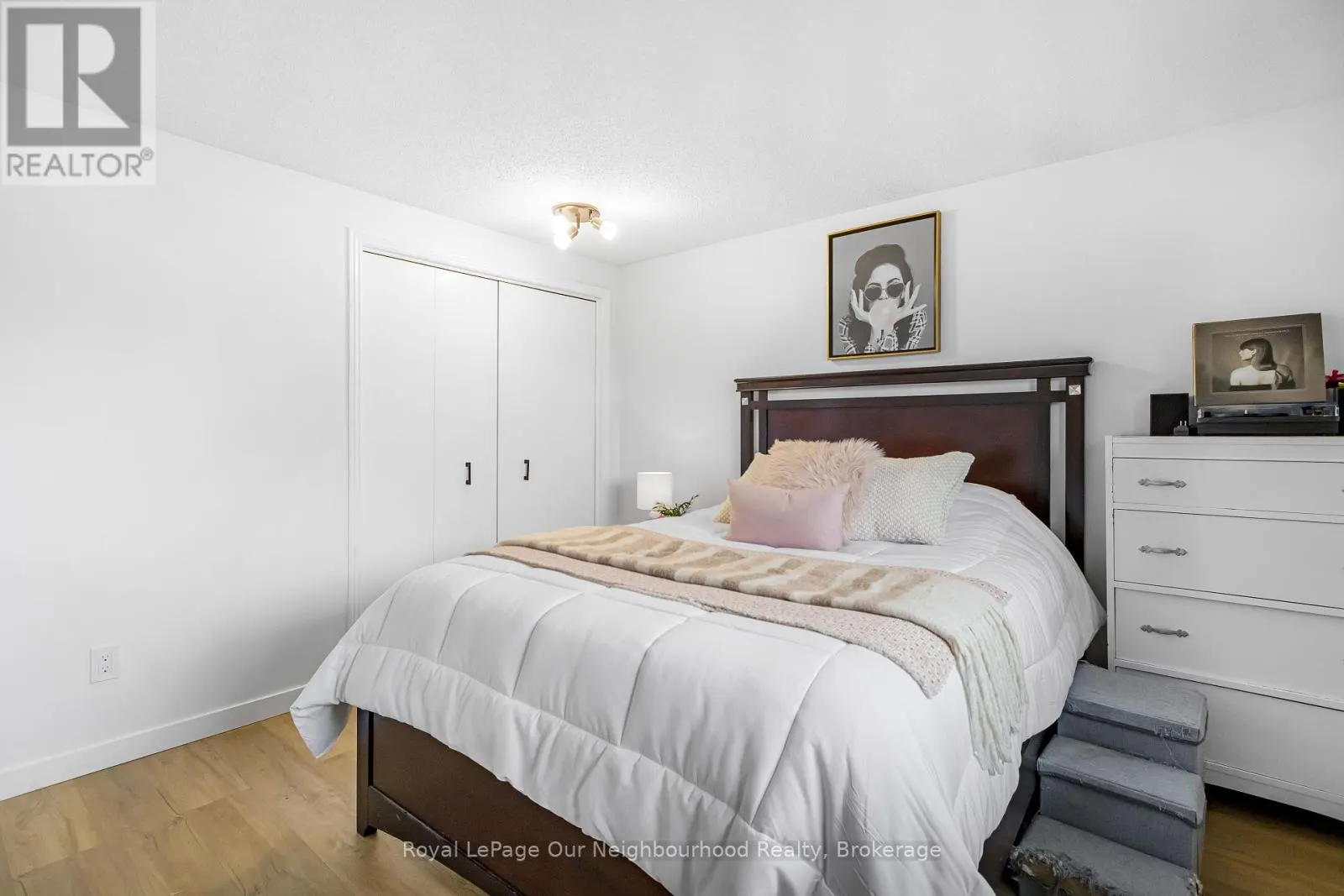 2 WOODFERN ROAD