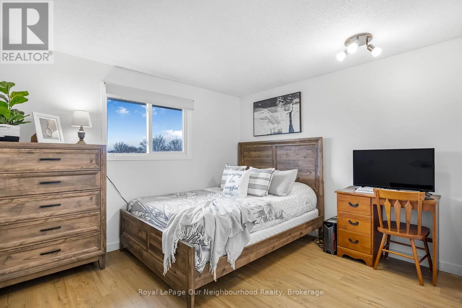 2 WOODFERN ROAD