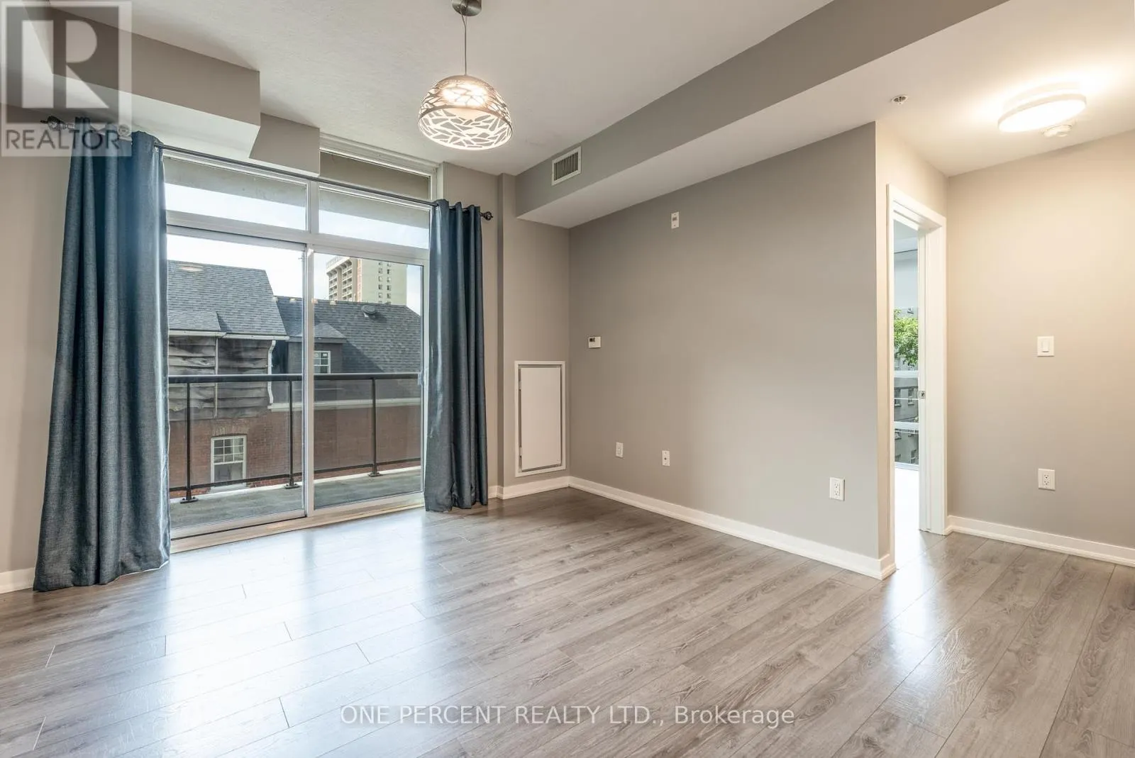 304 - 85 ROBINSON STREET