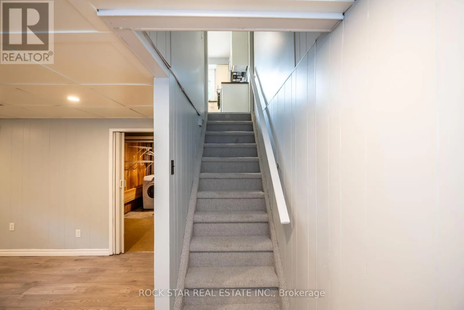 42 OAKMEADOW PLACE