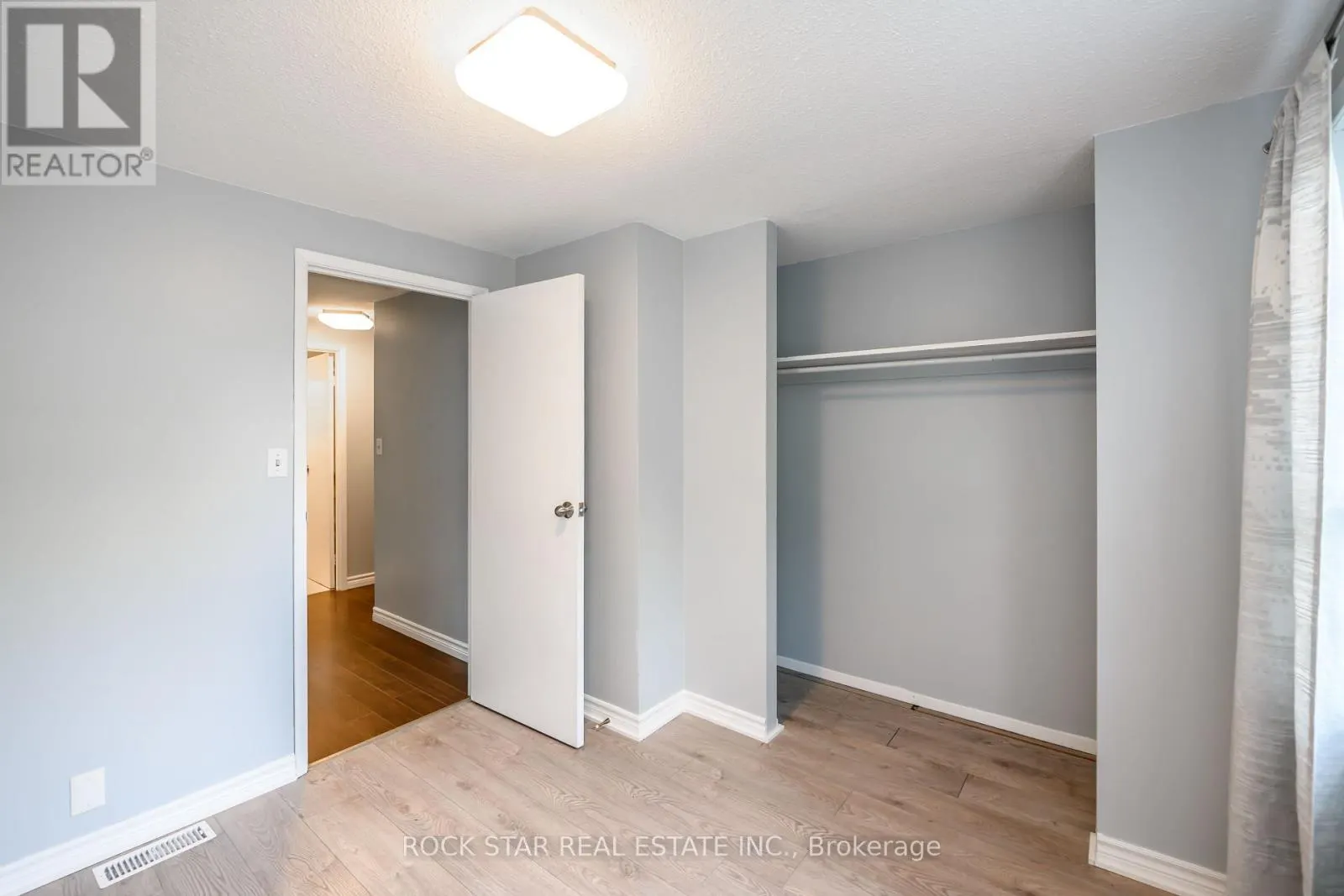 42 OAKMEADOW PLACE