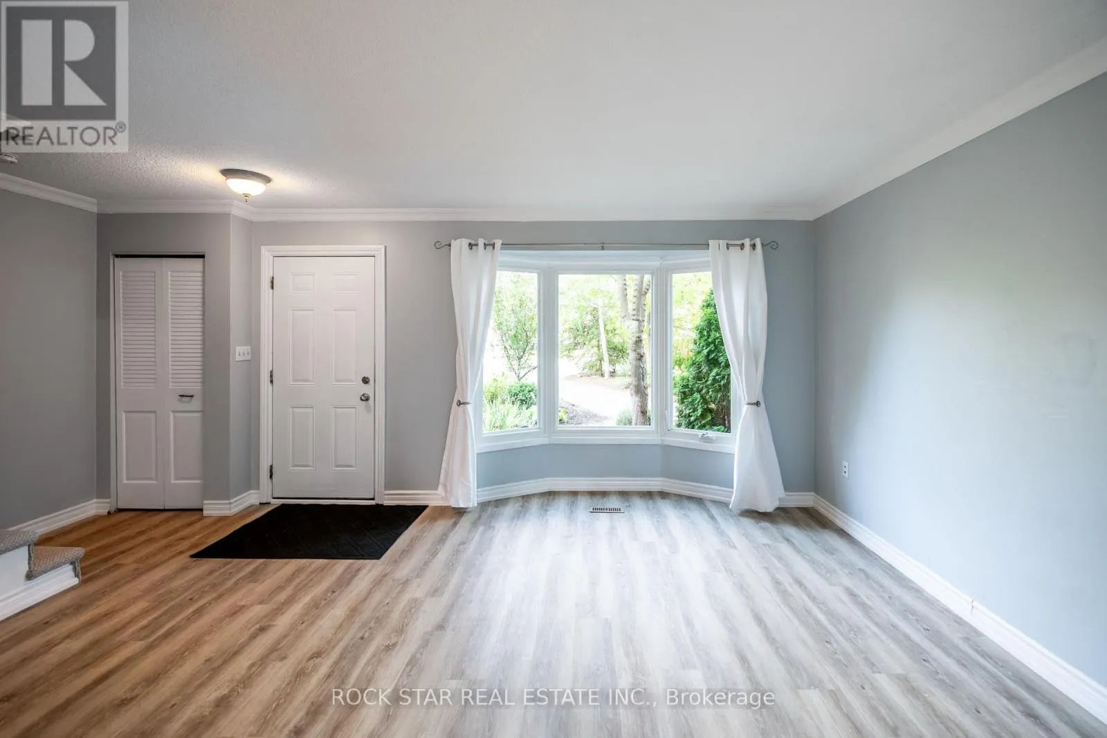42 OAKMEADOW PLACE