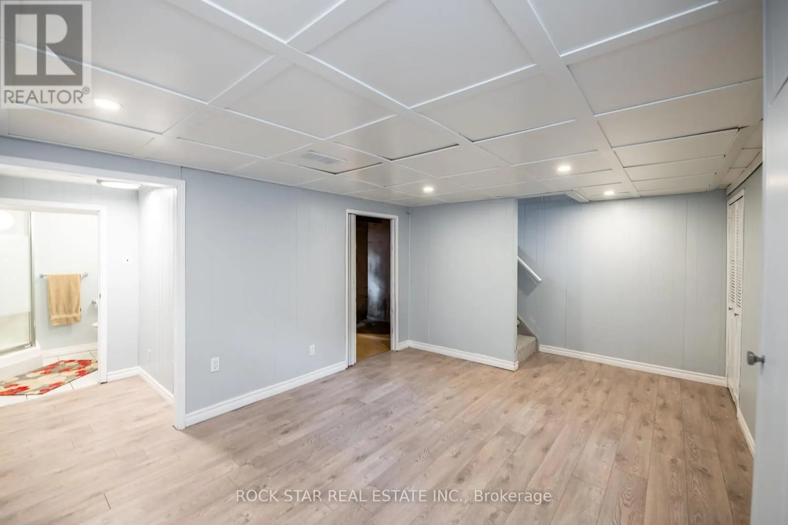 42 OAKMEADOW PLACE