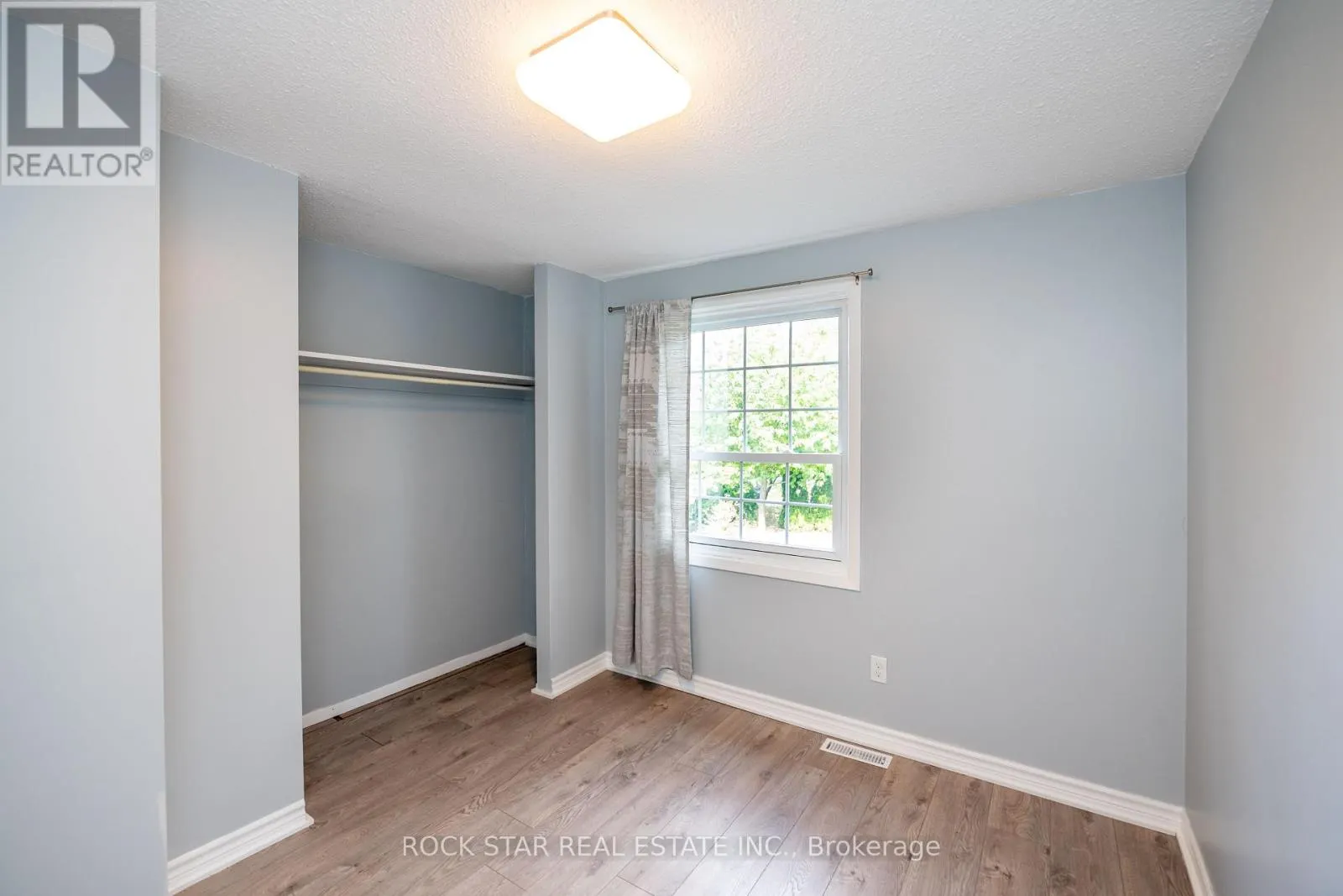 42 OAKMEADOW PLACE