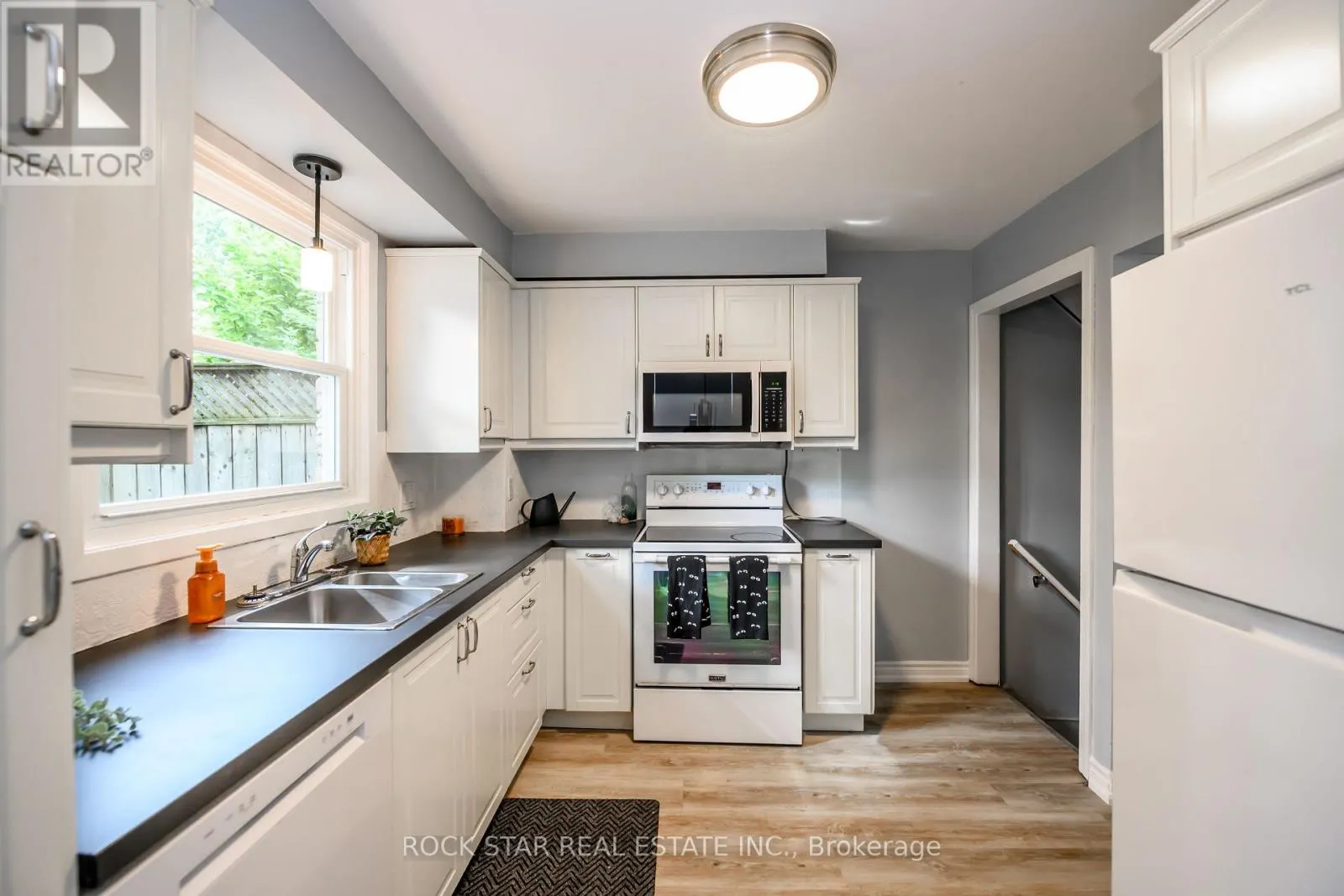 42 OAKMEADOW PLACE