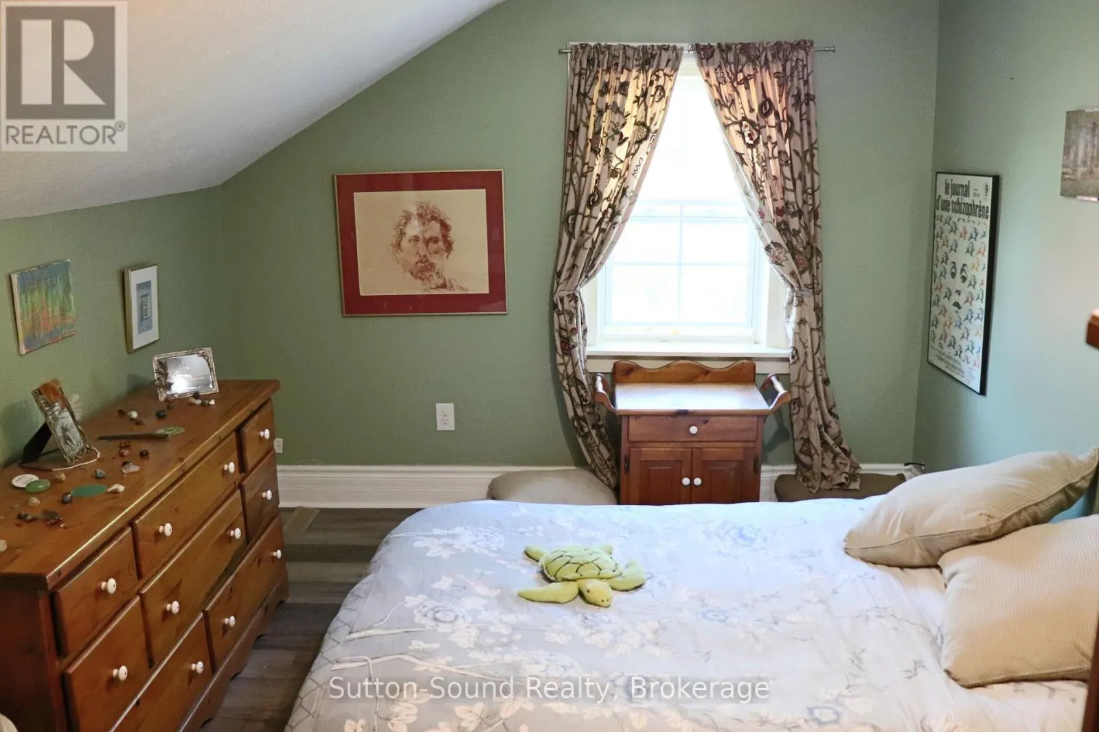 250 5TH STREET E