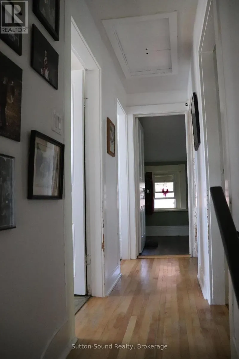 250 5TH STREET E