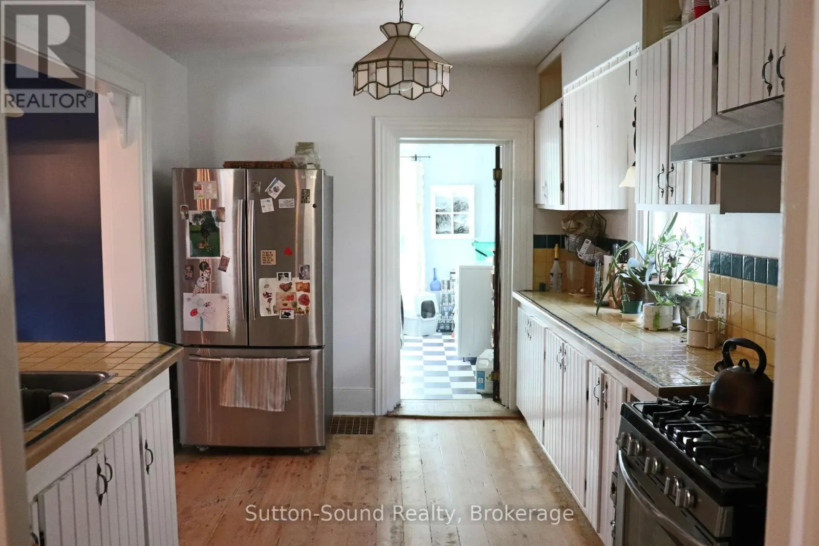 250 5TH STREET E