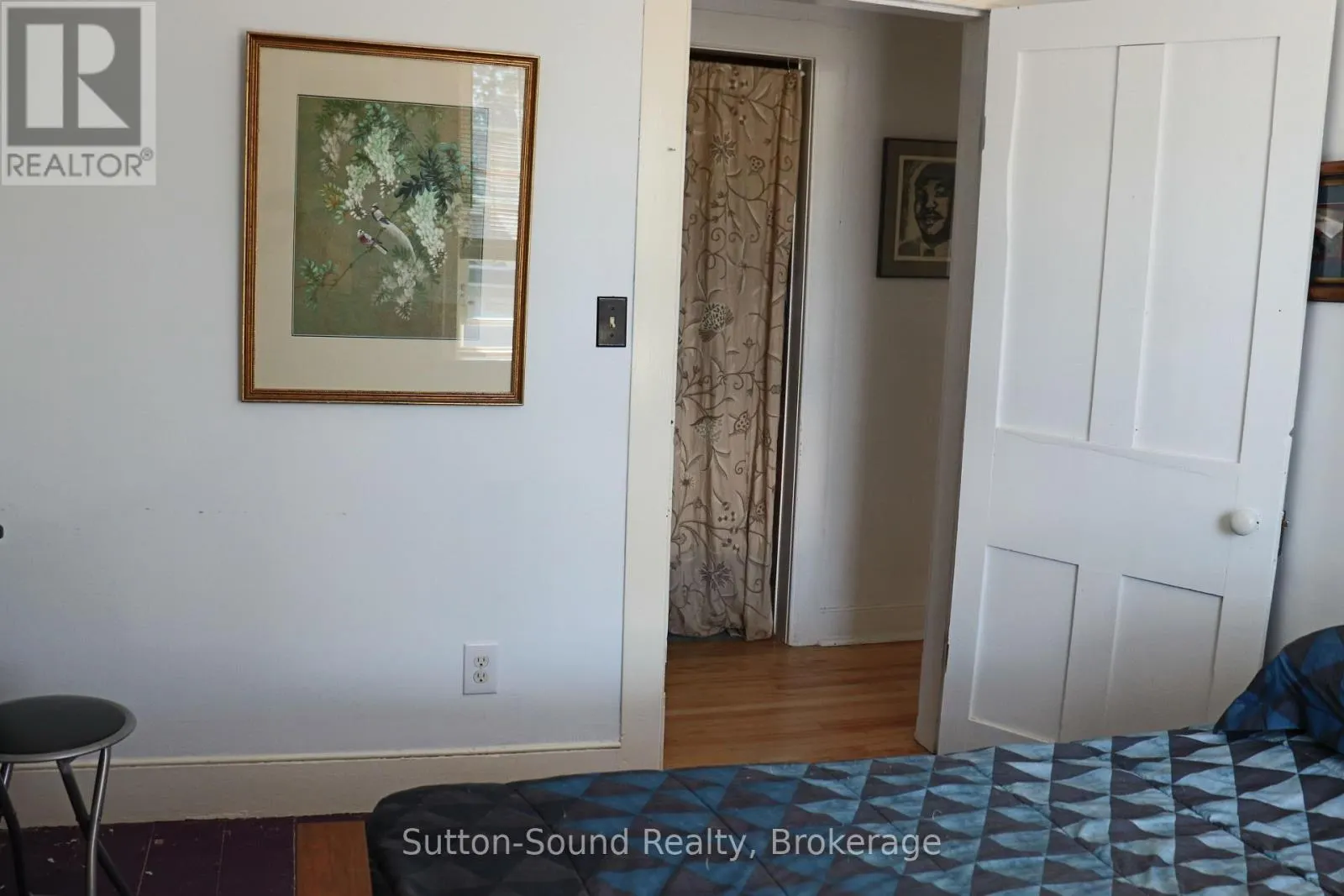 250 5TH STREET E