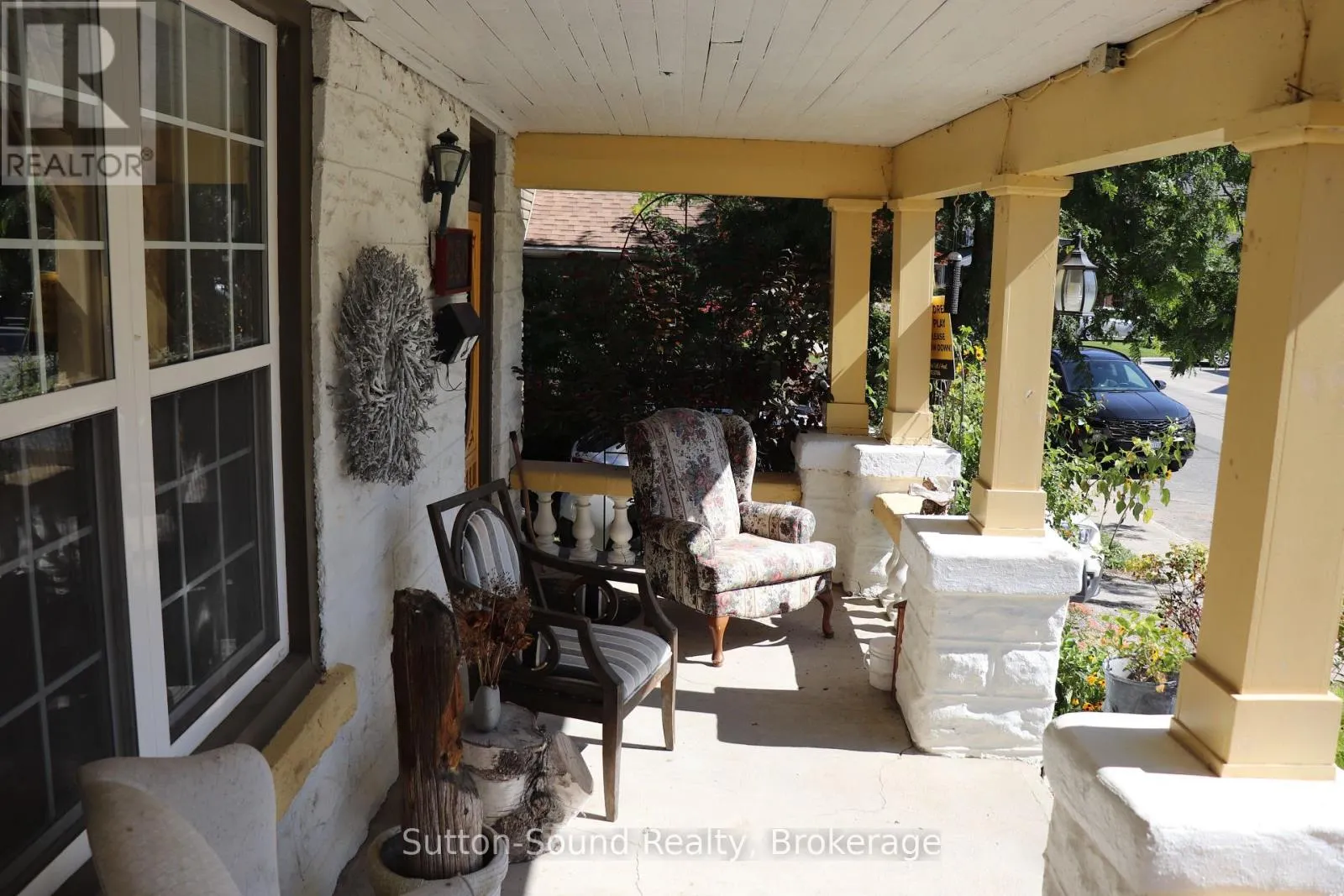 250 5TH STREET E