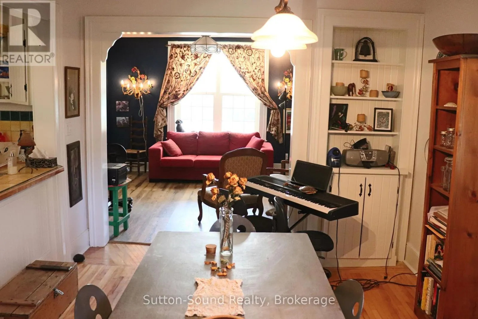250 5TH STREET E