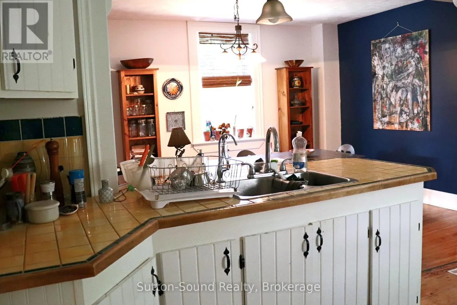 250 5TH STREET E