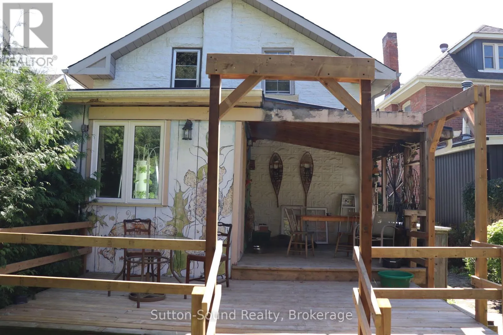 250 5TH STREET E